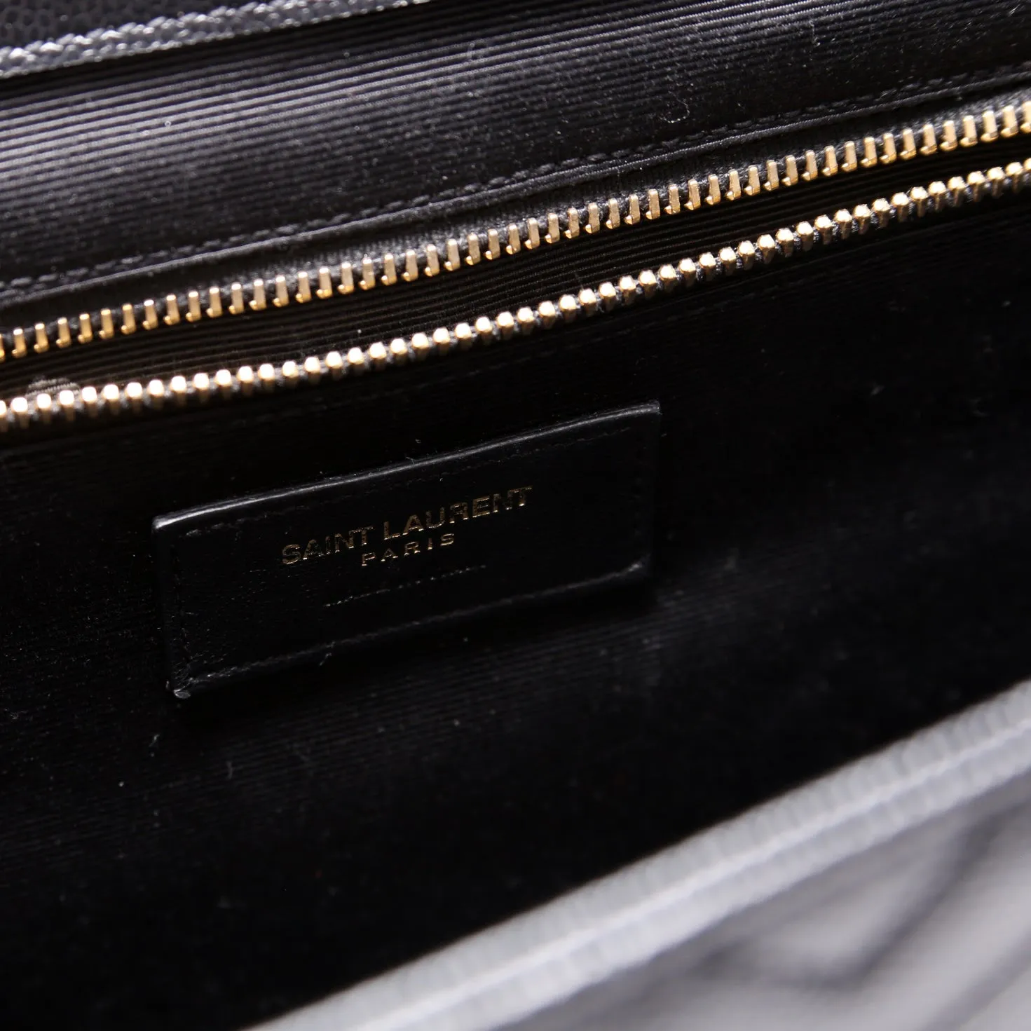 396910 Envelope Chevron Large Black