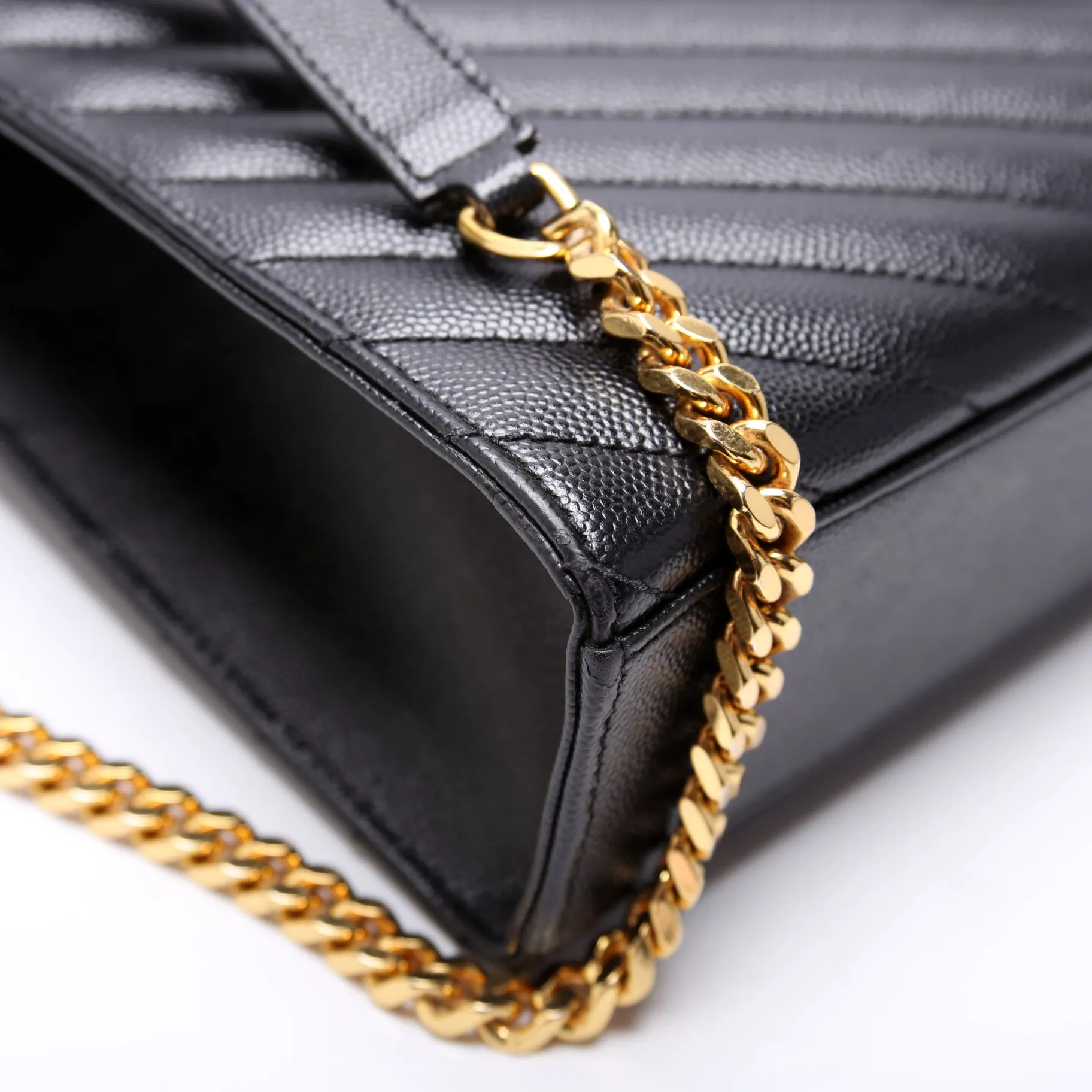 396910 Envelope Chevron Large Black