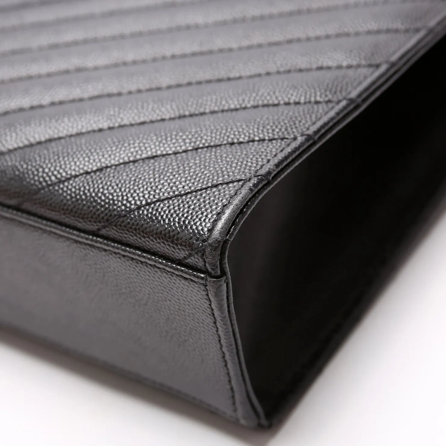 396910 Envelope Chevron Large Black
