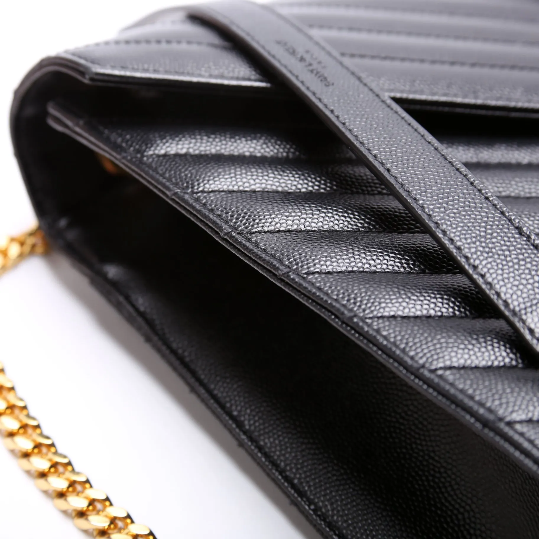 396910 Envelope Chevron Large Black